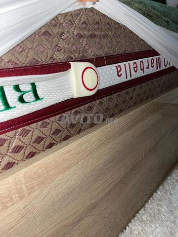 Lit pour une personne avec matelet