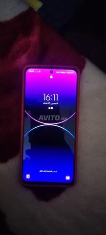 Téléphone en bon état, bienvenue à ceux qui le veulent, juste un peu écaillé