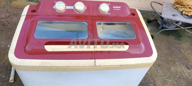 2 machines à savon, une qui fonctionne, une à réparer