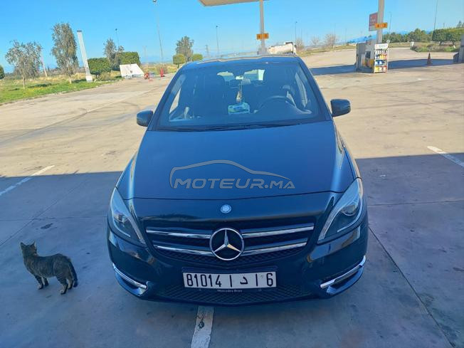 voiture en bonne etat moteur original mercedes  