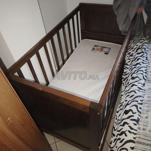 Lit Bébé avec 3 Tiroirs .Matelas Dolidol . Parure