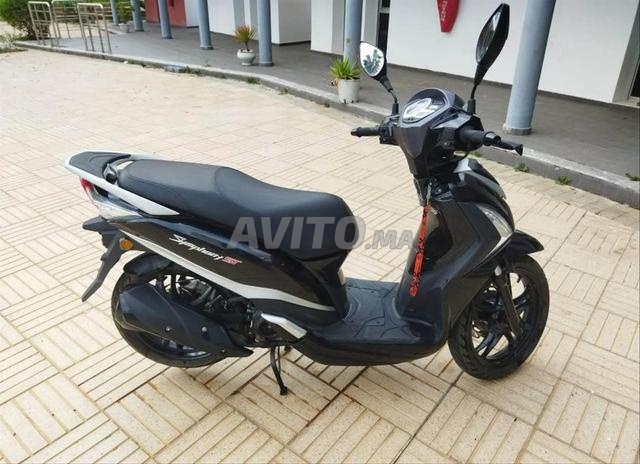 Moto encore neuve avec juste des égratignures sur les côtés - 2
