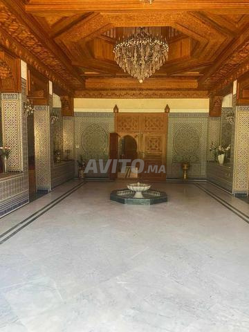 Palais de Luxe à Targa – 1500 m² de Prestige