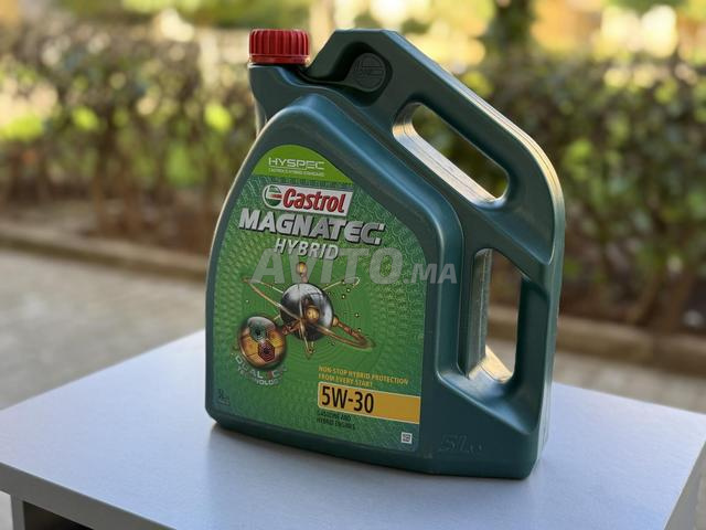زيت Castrol MAGNATEC Hybrid 5W 30 سعة 5 لتر
