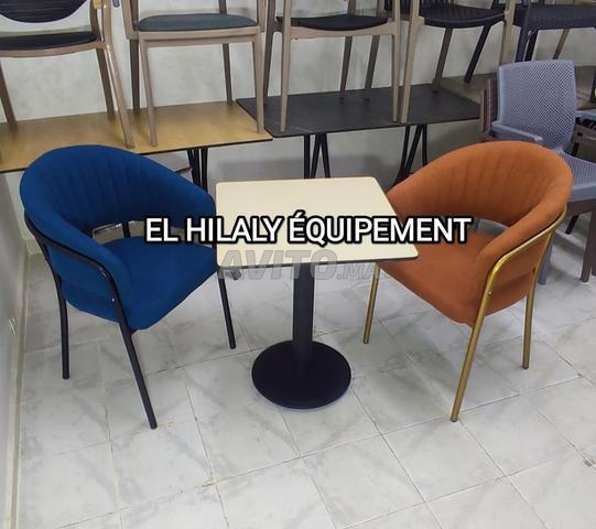 Chaises tables café restaurant