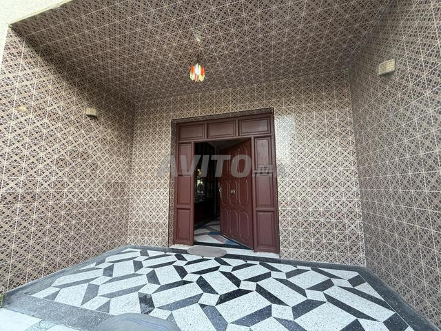 Villa 570 m² – 3 niveaux – Val Fleuri
