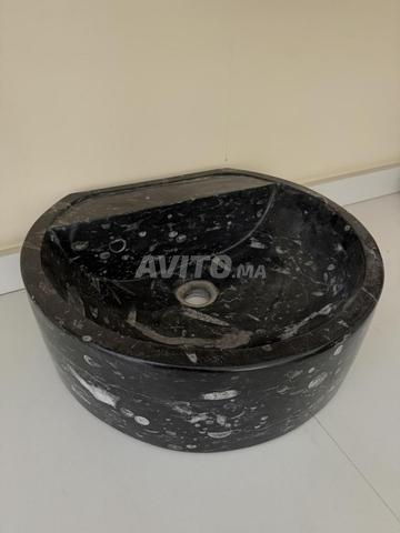 Vasque en pierre noire (style marbre fossilisé)
