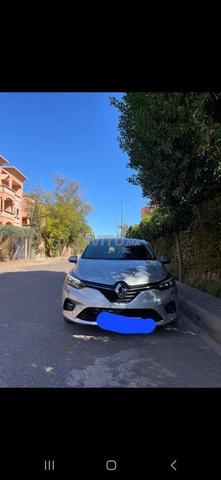 Clio essence automatique 1ère main 2023 - 2