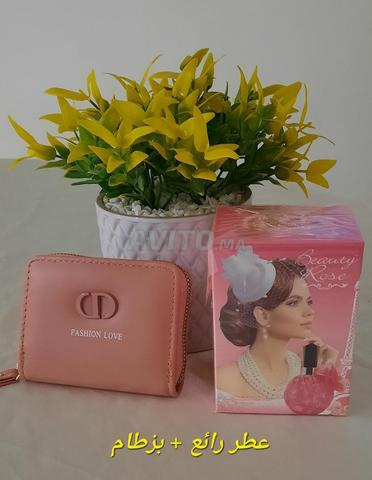 Parfum et portefeuille magnifiques