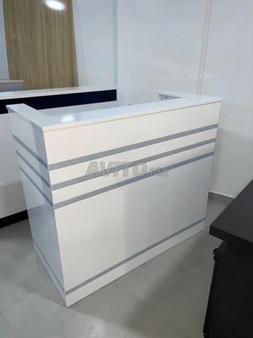 Bureau de réception importé avec un design moderne et luxueux