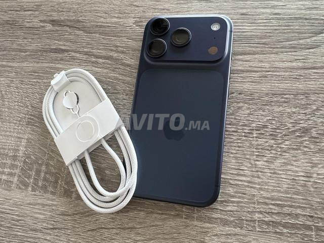 NEUF IPHONE 17 PRO 512GB BLEU / LBI3 F MA7AL