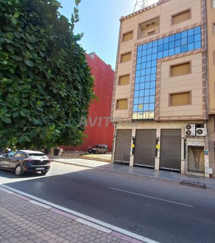 Local commercial à louer, quartier Al Wahda, route de l'Ouest