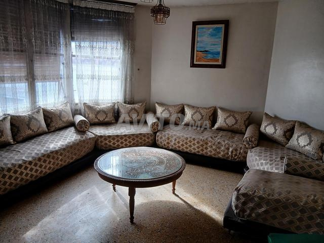 Un bon salon avec la table