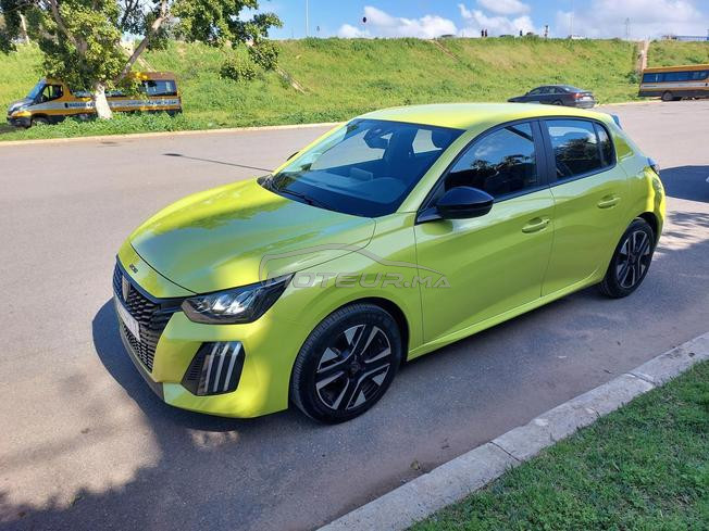 je mets en vente la voiture de Peugeot 208