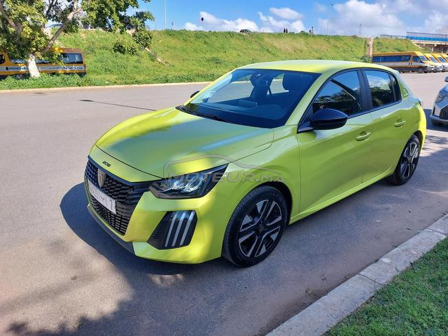 je mets en vente la voiture de Peugeot 208