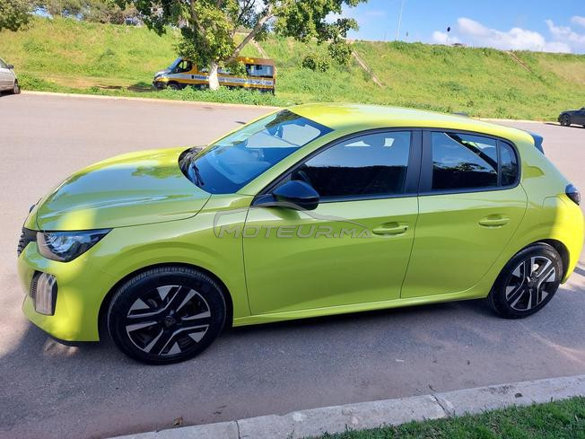 je mets en vente la voiture de Peugeot 208