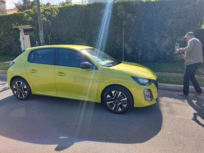 je mets en vente la voiture de Peugeot 208
