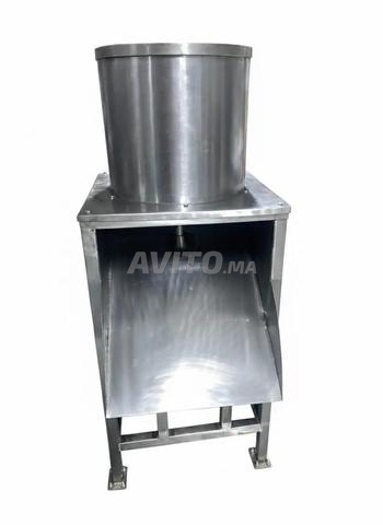 Machine à rouler le couscous