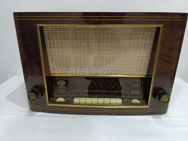 Radio ancienne, chef-d'œuvre, propre, de grande taille, fabriquée en Allemagne