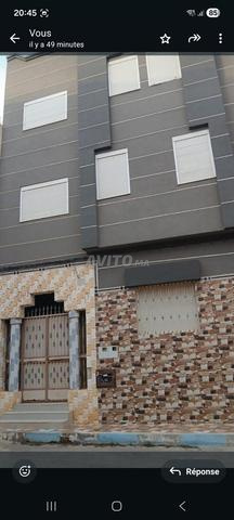 Maison à vendre avec des spécifications modernes et de haute qualité.