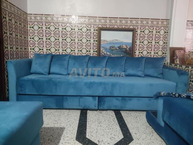 Nouvelle garniture à vendre, type bois, mousse et tissu de très bonne qualité.