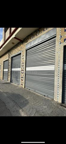 Garage à louer à Hay Rmilaat, superficie 65 mètres, avec 2 portes