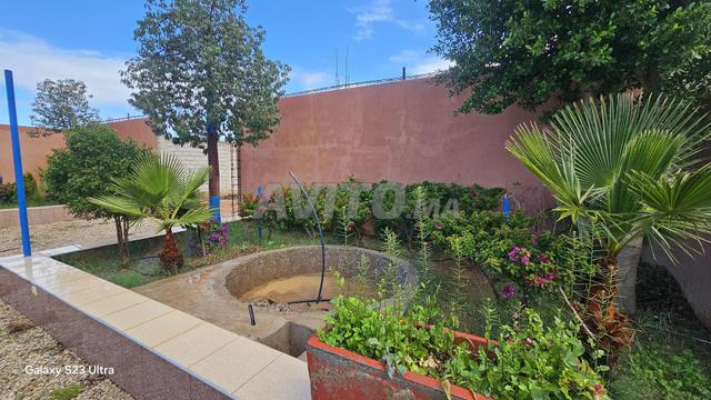 أرض به سور 3مترو وفيلا غير مكتملة 