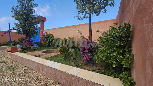 أرض به سور 3مترو وفيلا غير مكتملة  - 2