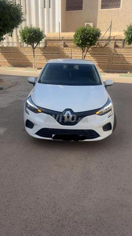 Clio toutes options premier main