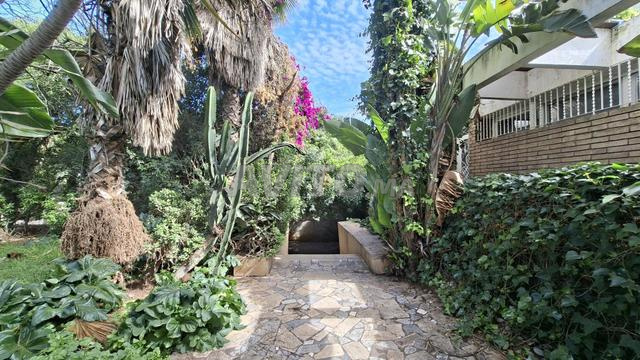 Villa 2108 m² à retaper plein sud calme