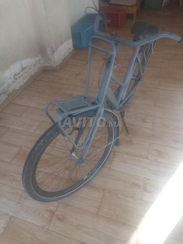 Vélo en excellent état, robuste et adapté à la ville