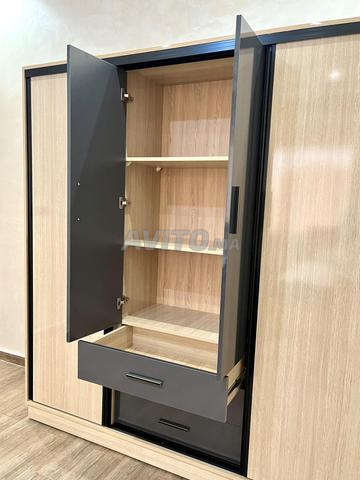 خزانة ملابس 2 أبواب منزلقة مع أدراج ورفوف - 2