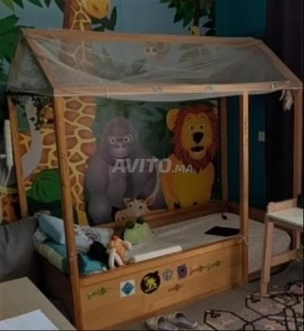 Lit cabane en bois pour enfant