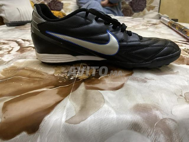 Chaussures de football originales Nike taille 42