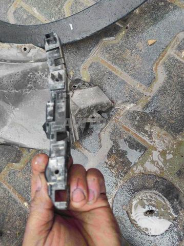 Fixation de parchoc av.g d'origine Qashqai 2019