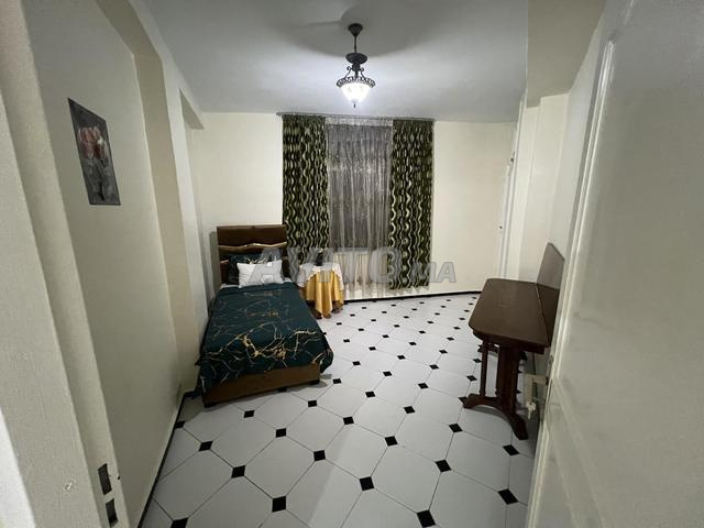 Chambre partagée loyer meublé pour filles centre