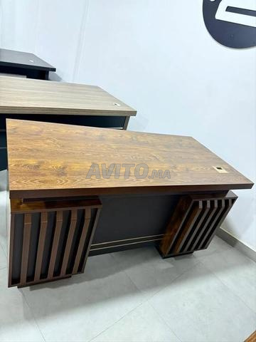 Bureau importé avec un design moderne et de haute qualité
