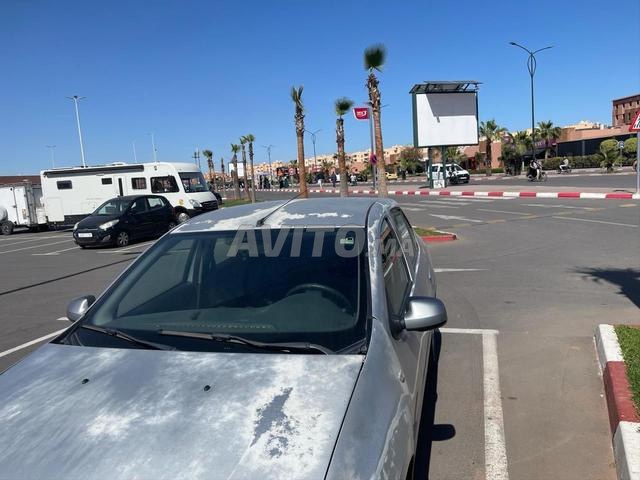 Dacia Logan à Marrakech, quartier Charaf