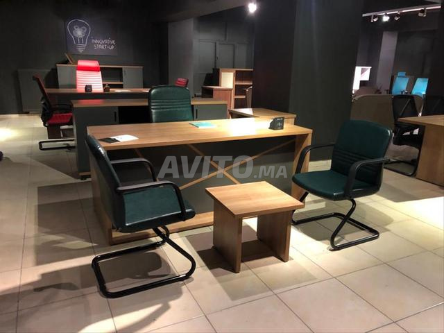 Bureau Professionnel Moderne en Excellent État