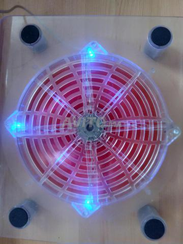 Cooling pad avec des bleu leds