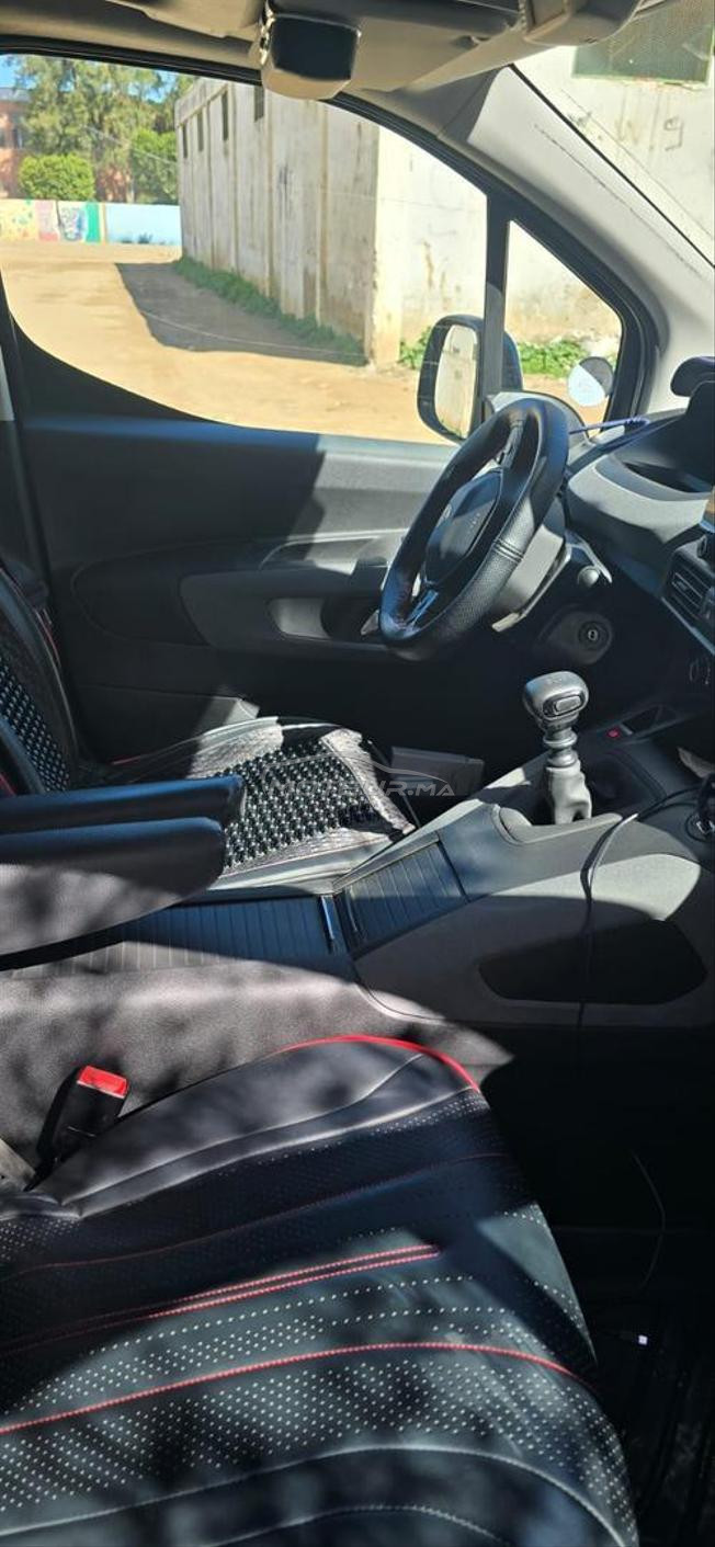 Peugeot Rifter Diesel Manuelle 2025 à Sidi Slimane