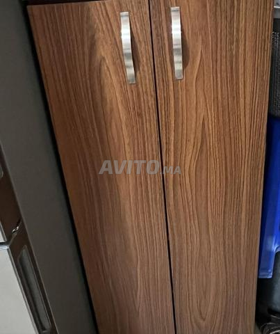 Placard marron en bon état presque neuf