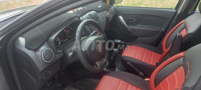 Bonjour, la voiture est en bon état pour un acheteur raisonnable, bienvenue