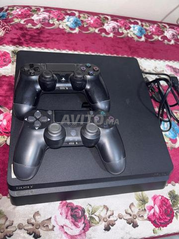 Ps4 slim flashée avec une manette org et une copie