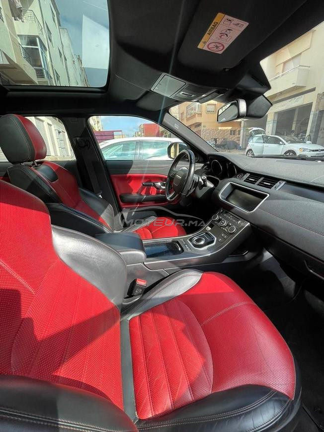 belle évoque dynamique rouge