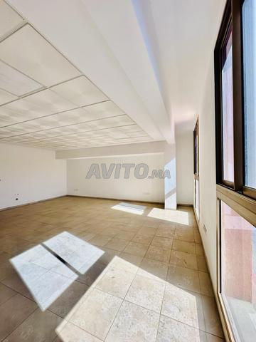 مكتب رائع فارغ - 2