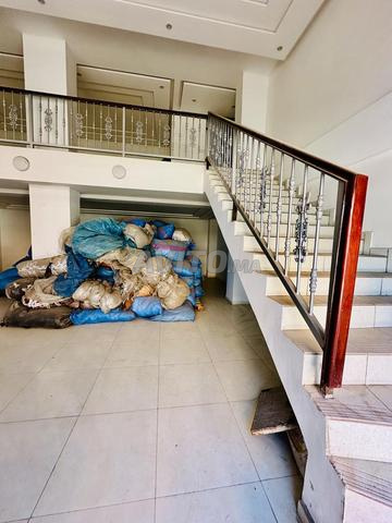 محل تجاري فارغ جميل للإيجار - 2