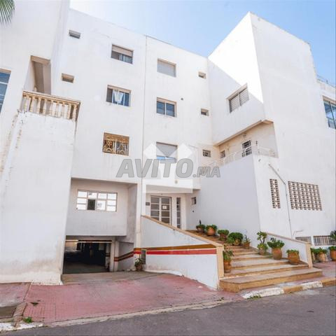 174032-بيع شقة في الدار البيضاء عين الدياب بمساحة 242 متر مربع