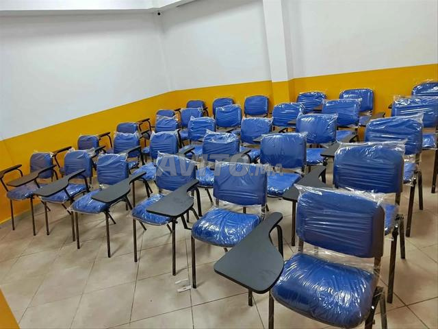 Chaises d'école alliant force et simplicité