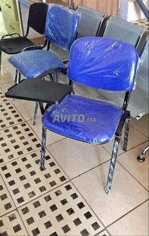 Chaises d'école conçues pour une utilisation intensive en classe